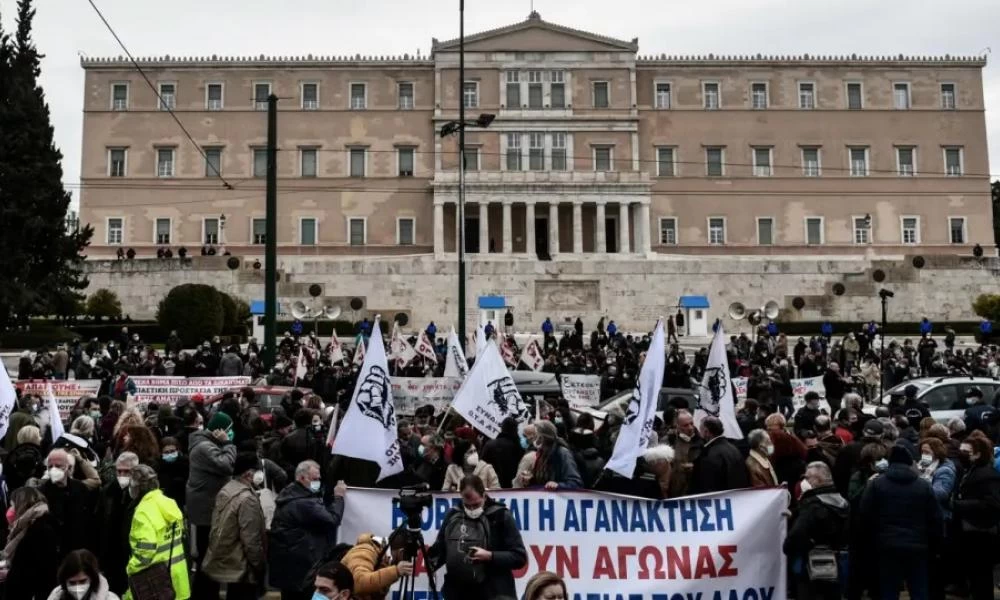 Σύνταγμα: Συγκέντρωση εργαζομένων - Κλειστοί οι δρόμοι